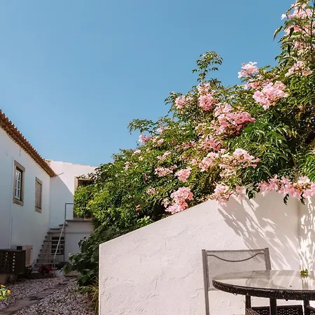 Casa Antonio Moreira *